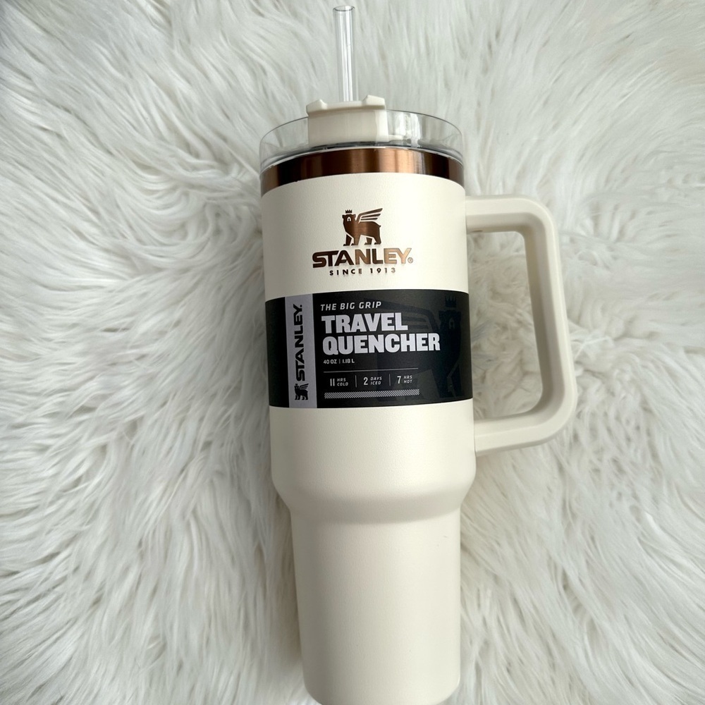 Stanley Adventure Quencher 40oz Magnolia Exclusive Cream & Copper